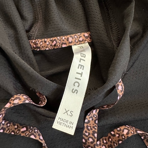 Fabletics Women’s Long Sleeve Lightweight Hoodie Black + Leopard Print Size XS - Picture 3 of 4